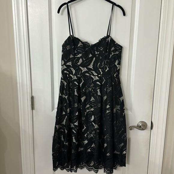 Black and cream Lilly Pulitzer overlay dress - Picture 1 of 5